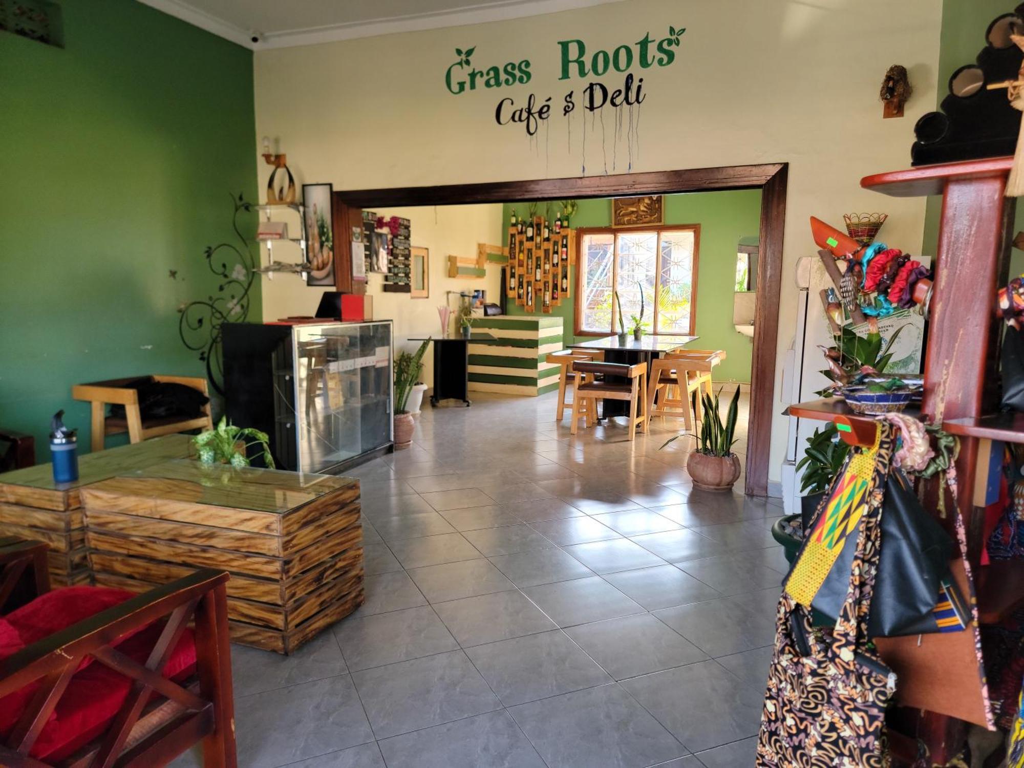 לינה וארוחת בוקר Masaka Grassroots Cafe & Deli מראה חיצוני תמונה