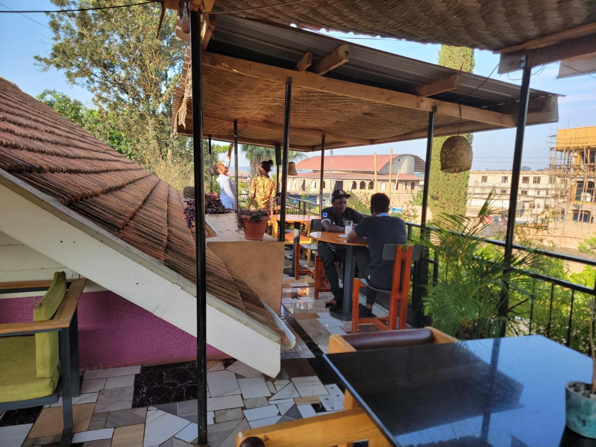 לינה וארוחת בוקר Masaka Grassroots Cafe & Deli מראה חיצוני תמונה