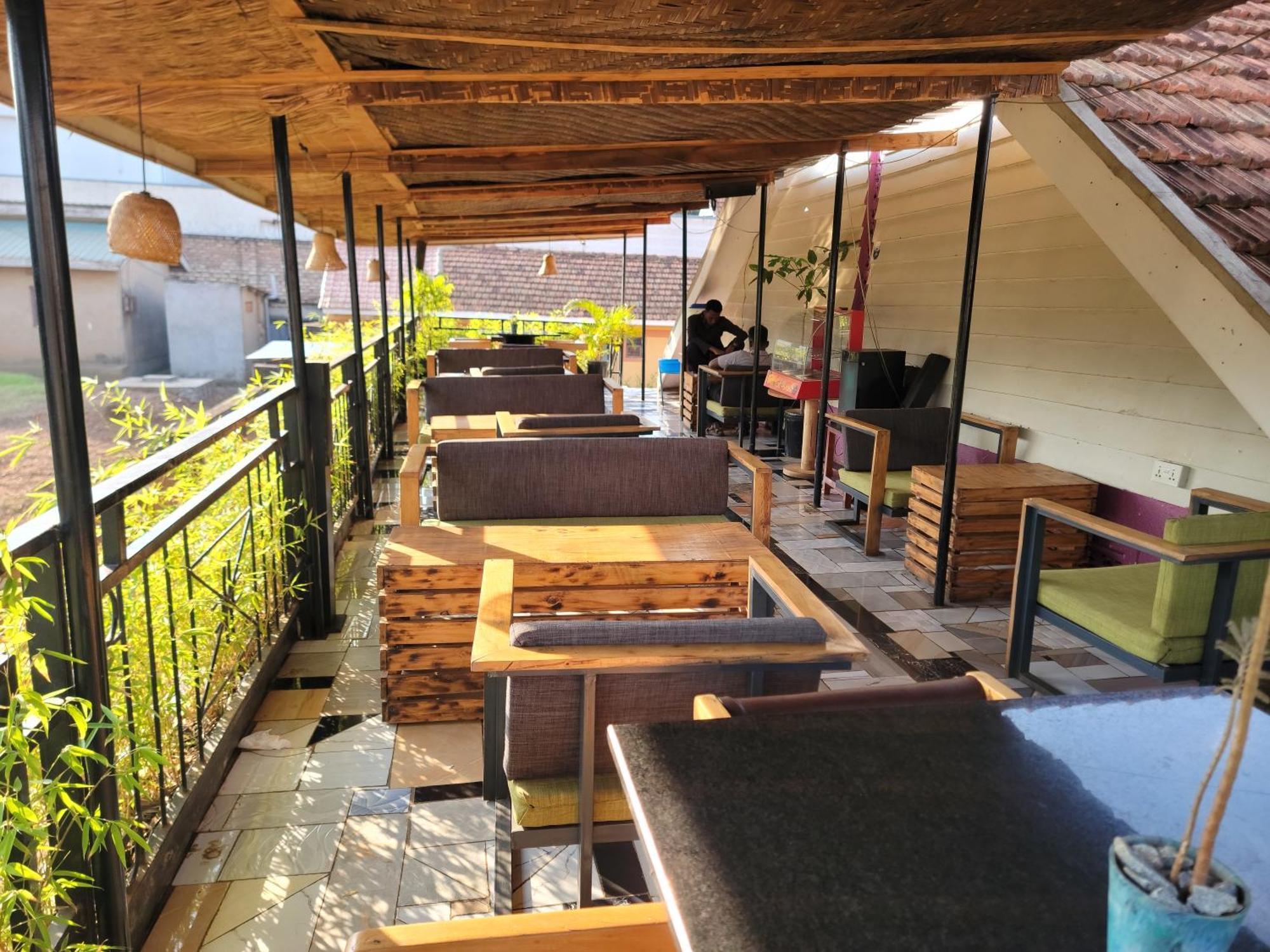 לינה וארוחת בוקר Masaka Grassroots Cafe & Deli מראה חיצוני תמונה